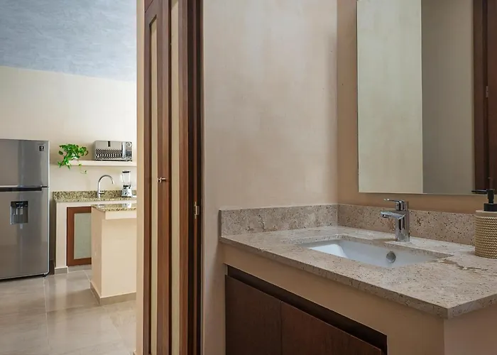 New Spacious 1br With Private Pool Near Cafes & Dining Apartment