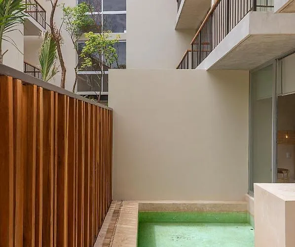 New Spacious 1br With Private Pool Near Cafes & Dining *