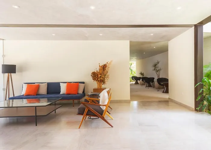 New Spacious 1br With Private Pool Near Cafes & Dining *
