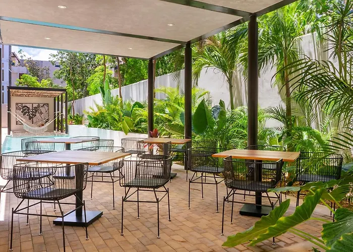 New Spacious 1br With Private Pool Near Cafes & Dining