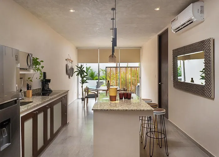 New Spacious 1br With Private Pool Near Cafes & Dining *