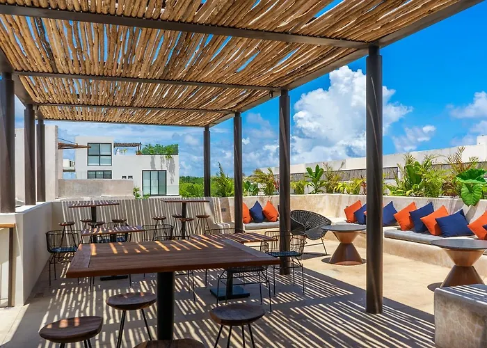 New Spacious 1br With Private Pool Near Cafes & Dining