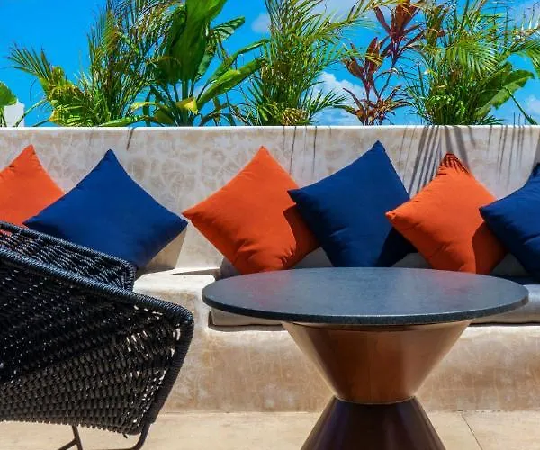 New Spacious 1br With Private Pool Near Cafes & Dining Apartment