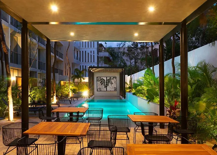 New Spacious 1br With Private Pool Near Cafes & Dining *